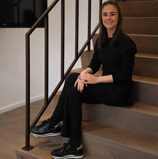 Contact Eline Van Thore